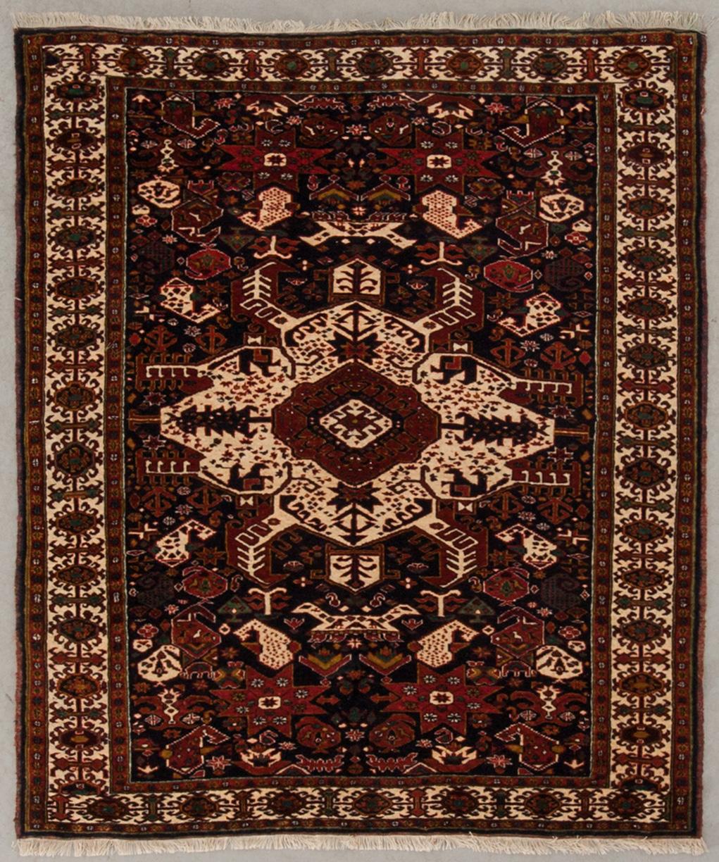 MATTA, semiantik/old, Kaukasien, ca 146 x 123 cm.