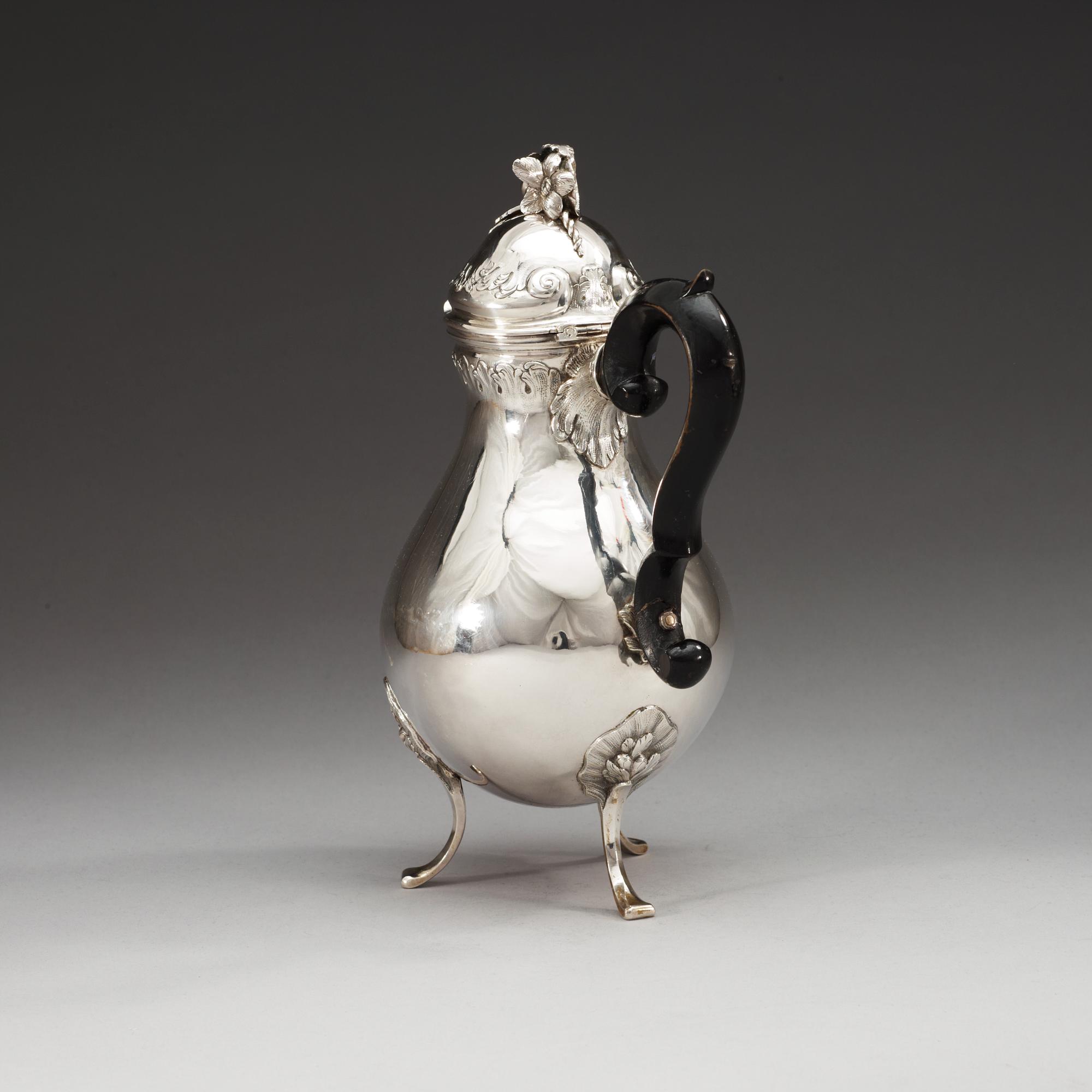 KAFFEKANNA, sannolikt mästerstycke, av Lorentz Lindegren, Borås 1777. Rokoko.