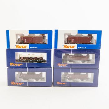 1 Roco trainset 61410, 2 wagon sets and 20 wagons.