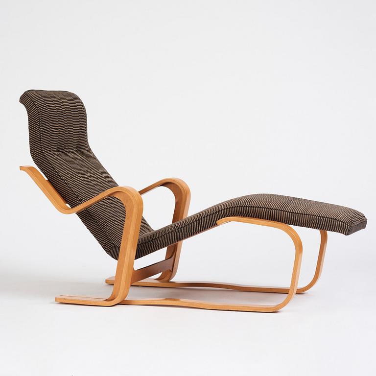 Marcel Breuer, a "Chaise Lounge", for Isokon, England.