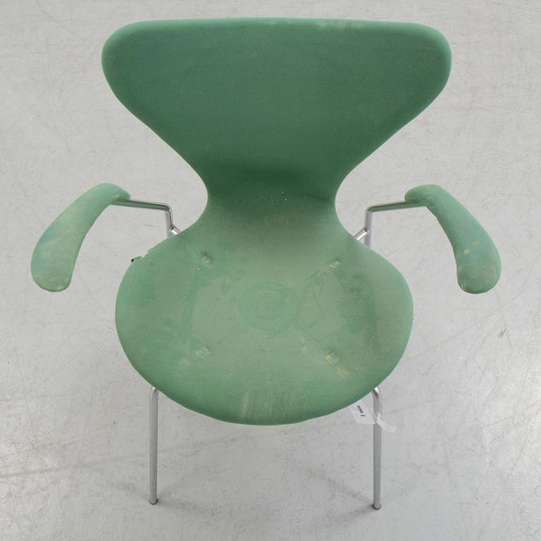 ARNE JACOBSEN, karmstolar, 4 st, "Sjuan" för Fritz Hansen, Danmark, 1970.