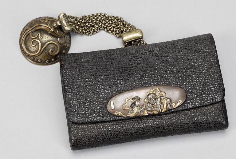 TOBAKSPUNG, läder och förg brons, Meiji, Japan.