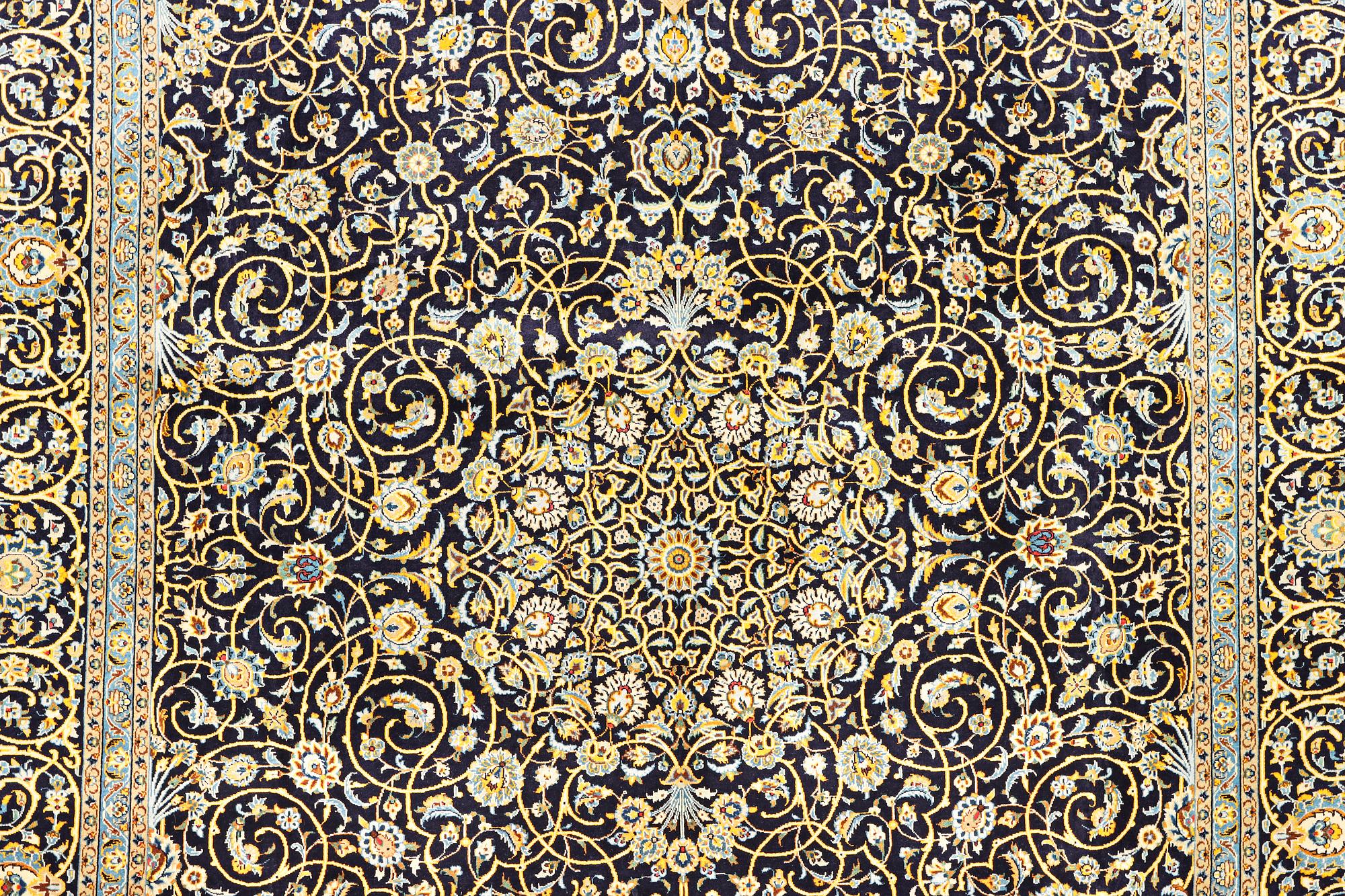A Kashan carpet, a. 420 x 309 cm.