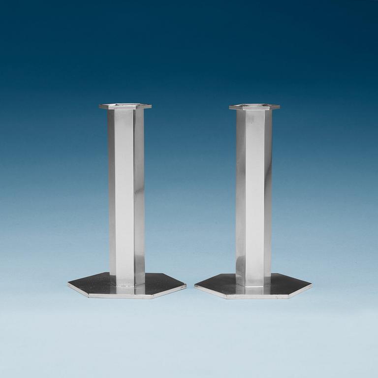 A pair of Wiwen Nilsson sterling candlesticks, Lund 1971.