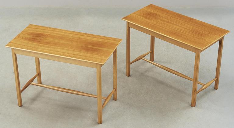 JOSEF FRANK, bord, ett par, Firma Svenskt Tenn, modell 1106.