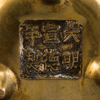 A set of three Chinese incense burners, 19th century.