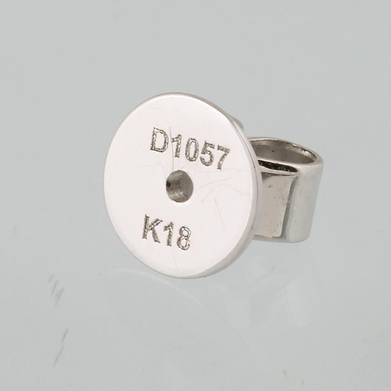 ÖRHÄNGEN, 18K vitguld med 14 briljantslipade diamanter 1.06 ct. Vikt 2,5 gram.