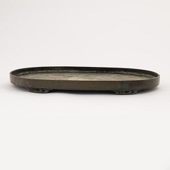 A Japanese bronze tray, Meiji period (1868-1912).