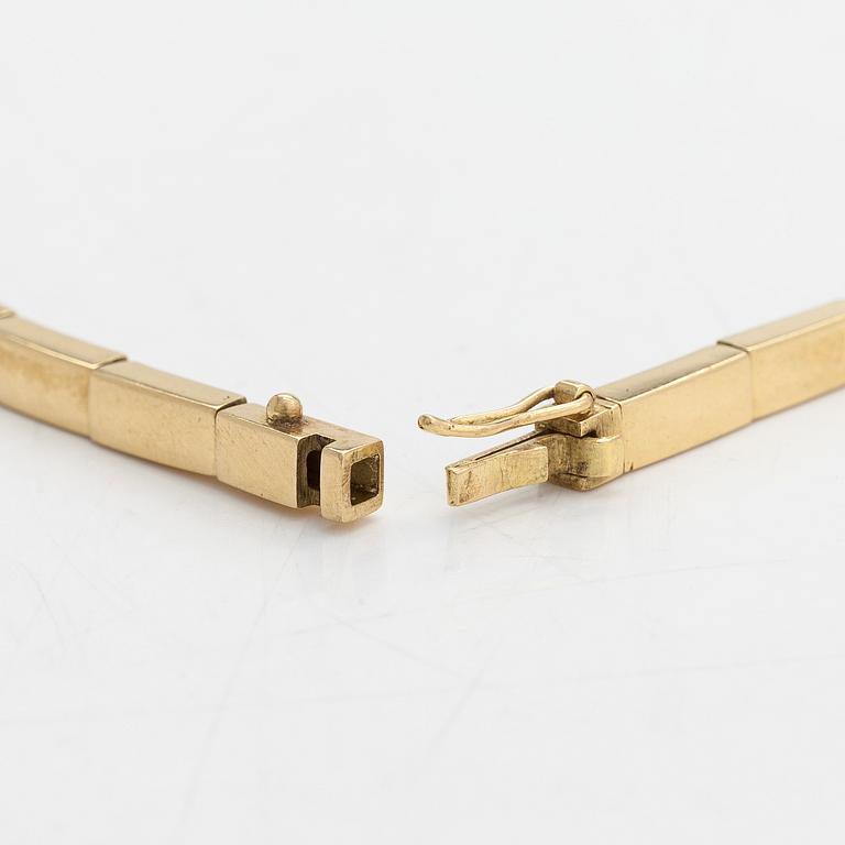 An 18K gold necklace, with brilliant- and baguette-cut diamonds totaling approx. 4.44 ct.