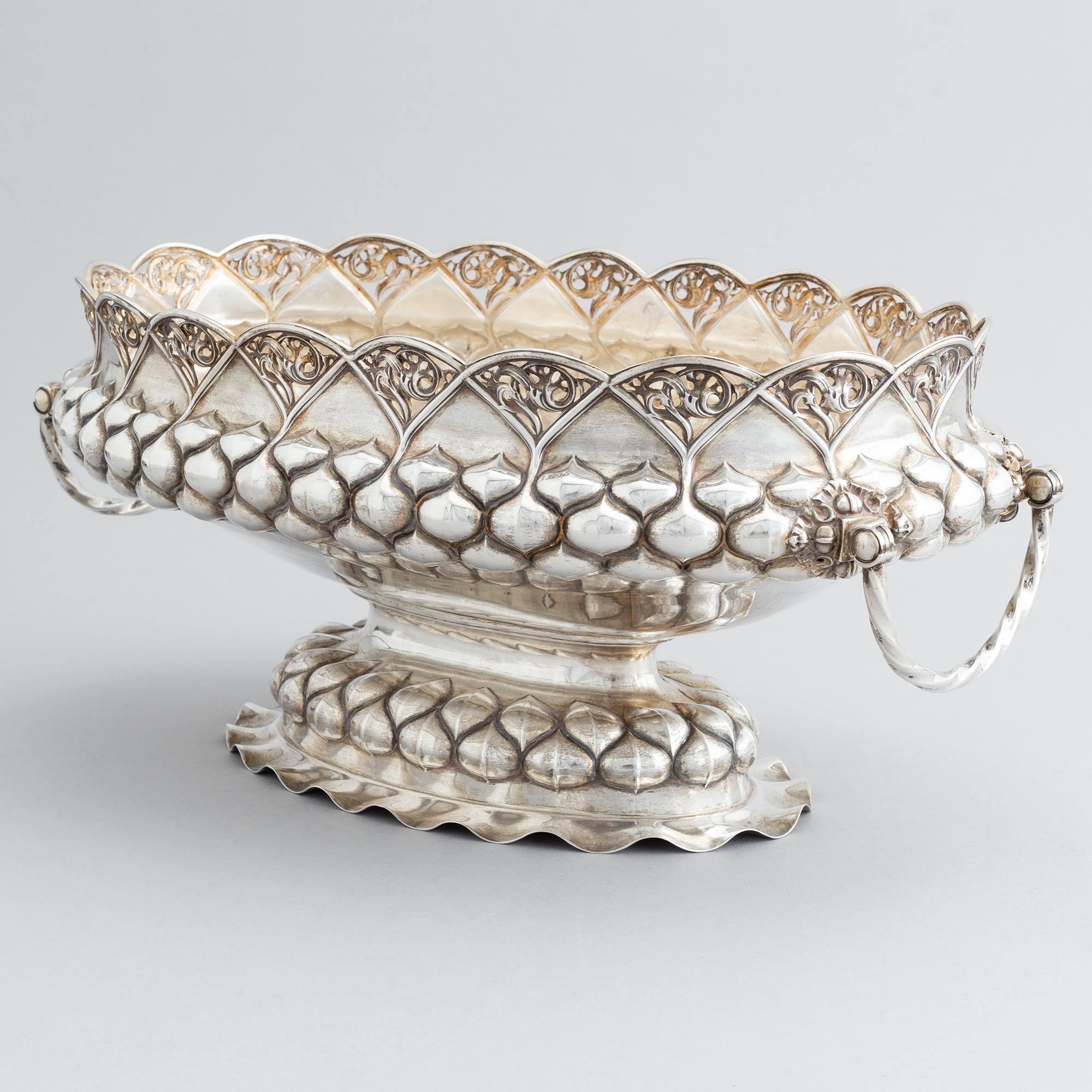 CG Hallberg, jardinjär, silver, Stockholm 1906. Renässans-stil.