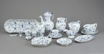 SERVIS, 96 delar, porslin, "Musselmalet", Royal Copenhagen, 1900-talets andra hälft.