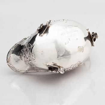 Jacob Lampa, gräddsnäcka, delvis förgyllt silver, Stockholm 1776. Rokoko.