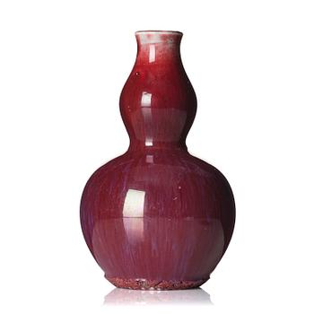 1269. A flambé glazed vase, Qing dynasty, 19th century.