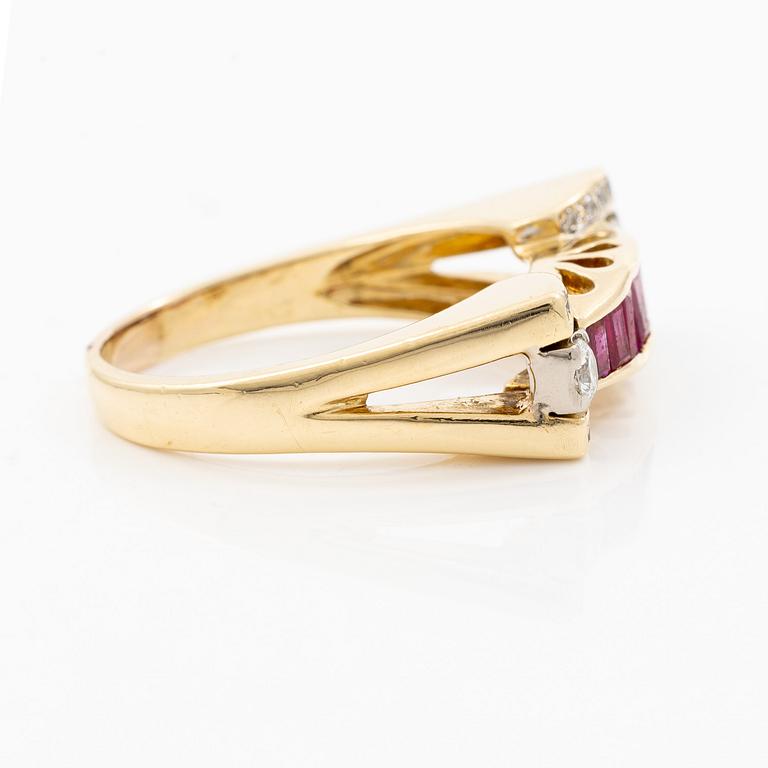 Ring, Engelbert, 18K gold with carré-cut rubies and brilliant-cut diamonds.