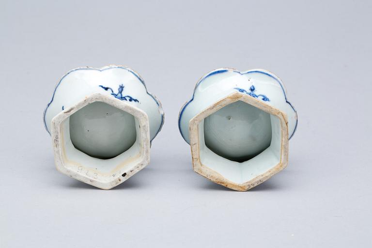 SALTKAR, ett par, porslin, Kina, Qianlong (1736-95).