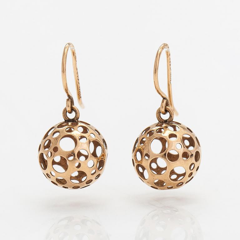 Liisa Vitali, A pair of earrings and a ring made of 14K gold "Leppäkerttu". Westerback, Helsinki 1968-69/1969-70.