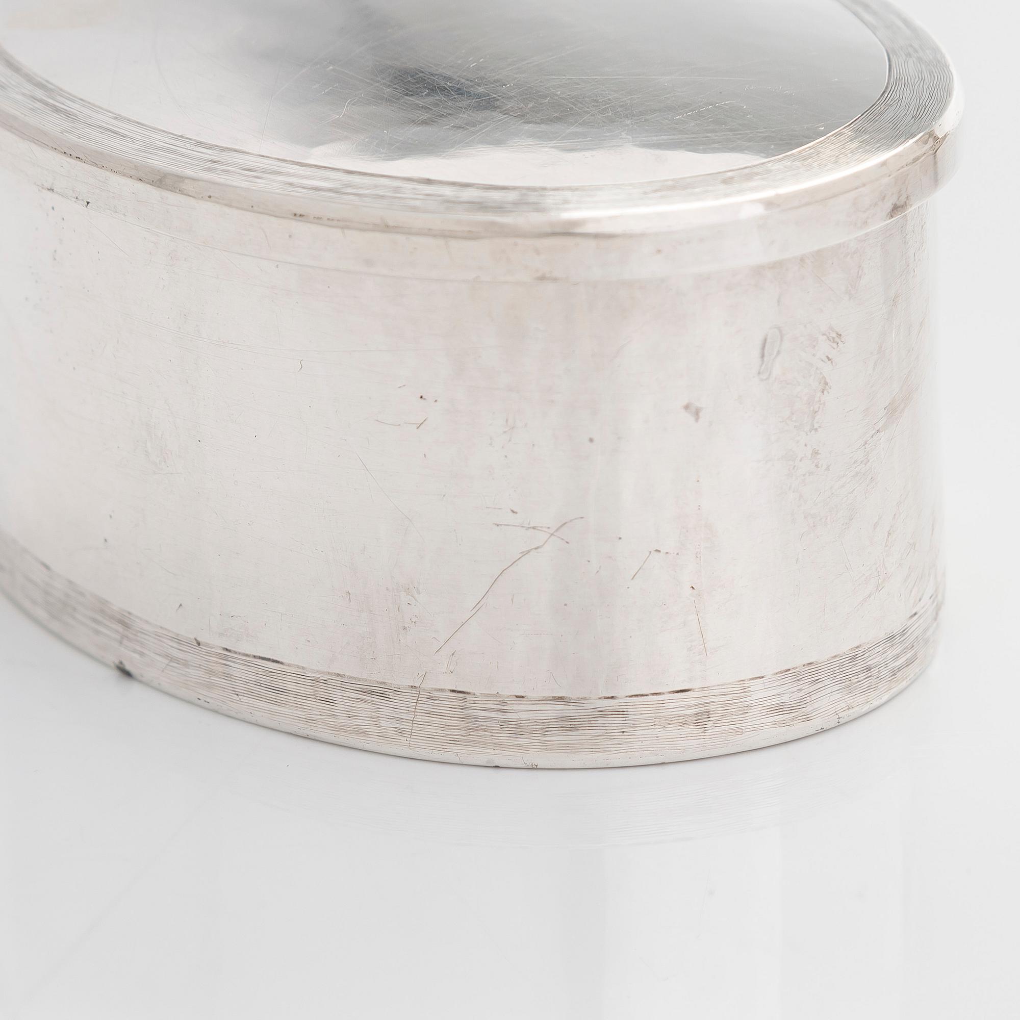 Flakonger, 2 st, silver, samt dosa, sterlingsilver, Finska och svenska stämplar.