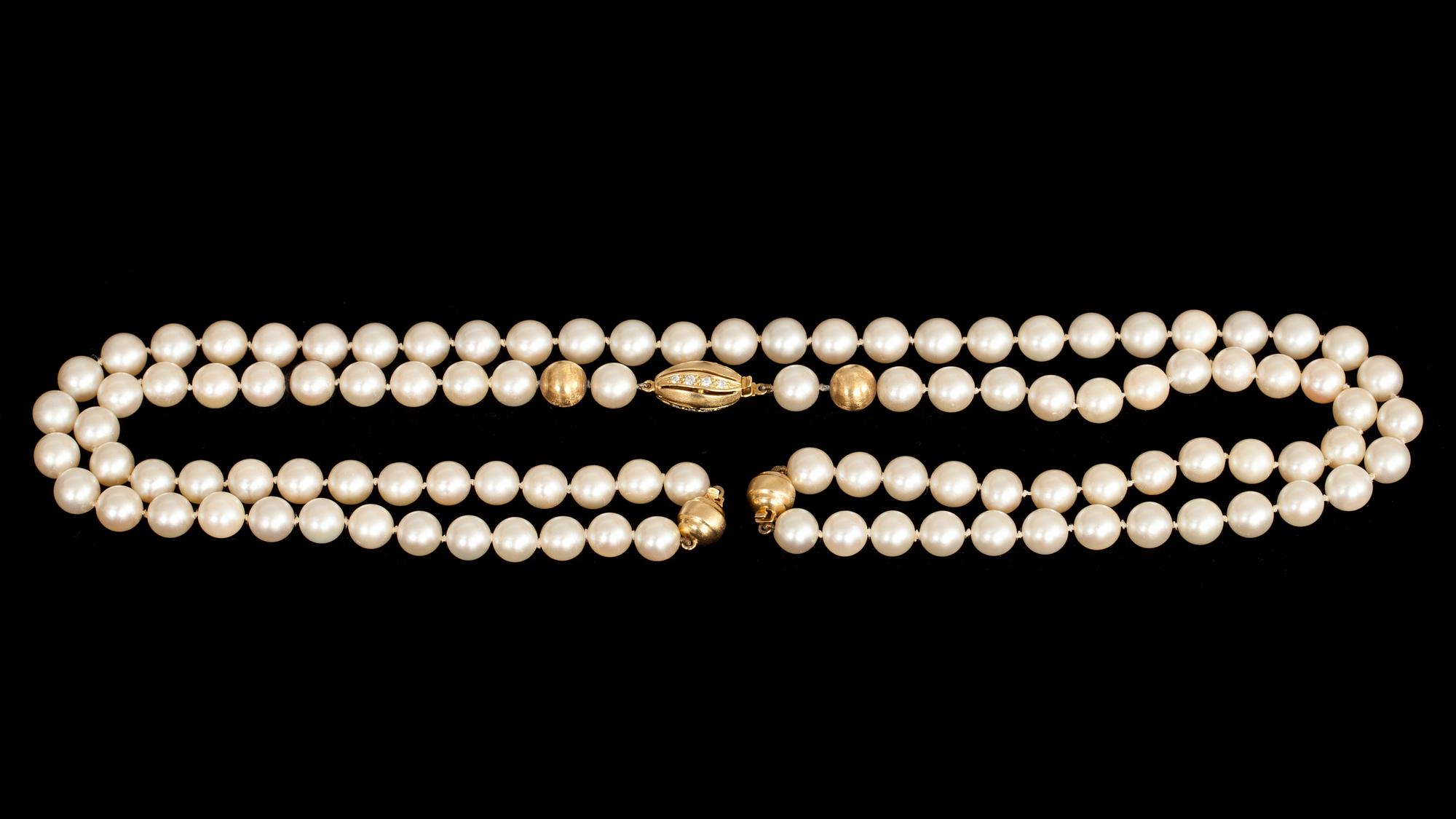 COLLIER, odlade pärlor. Lås i 18k guld besatt med små diamanter tot ca 0,15 ct.