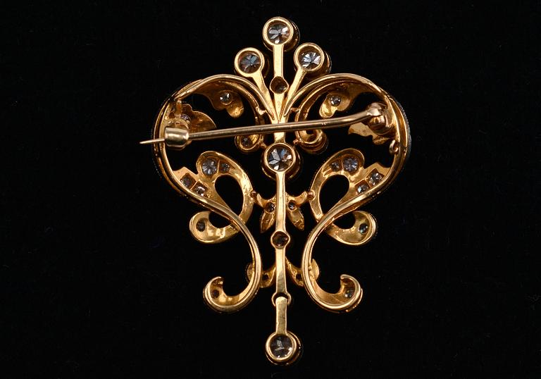 A BROOCH / PENDANT, 8/8 and 16/16 cut diamonds c. 1.85 ct. H/ vs-si. 18K gold. Weight 12.1 g.