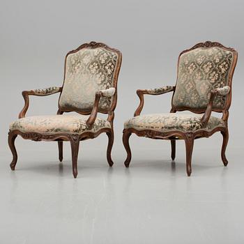 FÅTÖLJER, ett par, rokokostil. 1800-tal.