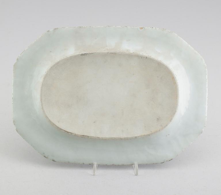 STEKFAT, porslin, Kina, Qianlong 1736-1795.