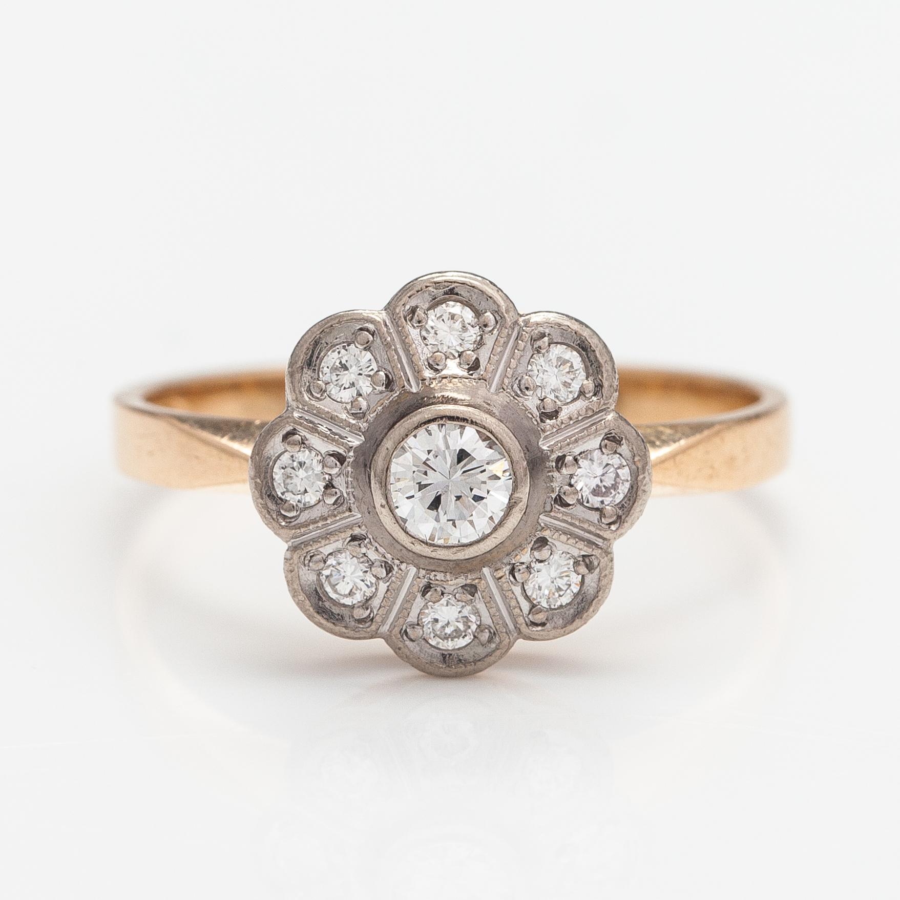 An 18K gold ring with diamonds ca. 0.35 ct in total. Kultakeskus, Hämeenlinna 1992.