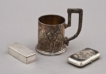 MUGG samt DOSOR, 2 st, silver, Ryssland bl. a. Moskva 1891. Tot. v. 374 g.