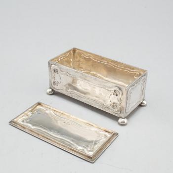 5 boxes and a match stick holder, silver, among others Turku 1912.