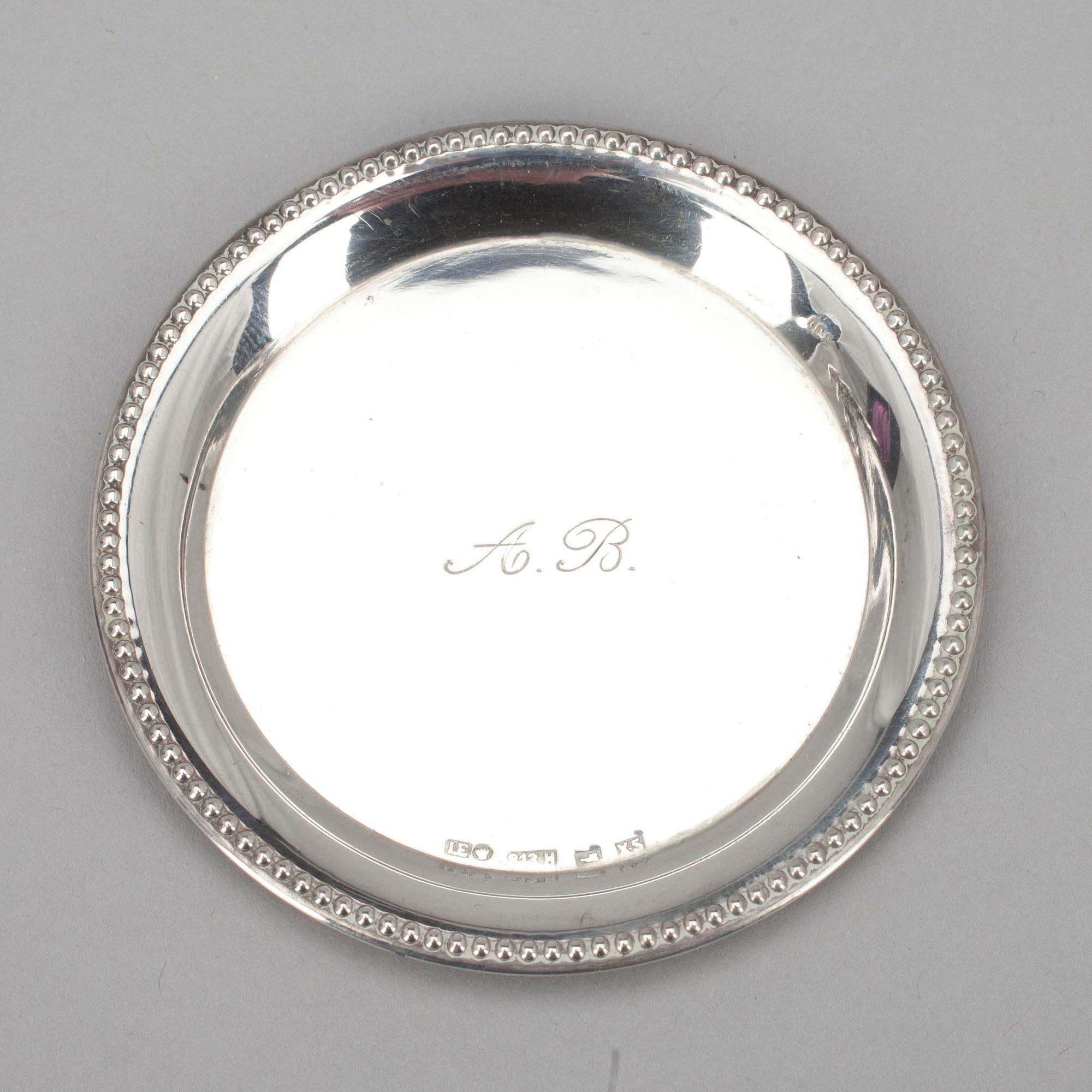 GLASUNDERLÄGG, 12 st, silver. Import J. Erling Helsingfors 1927. Vikt 108 g.