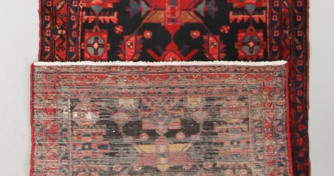 MATTA, Hamadan, ca 493 x 107 cm.