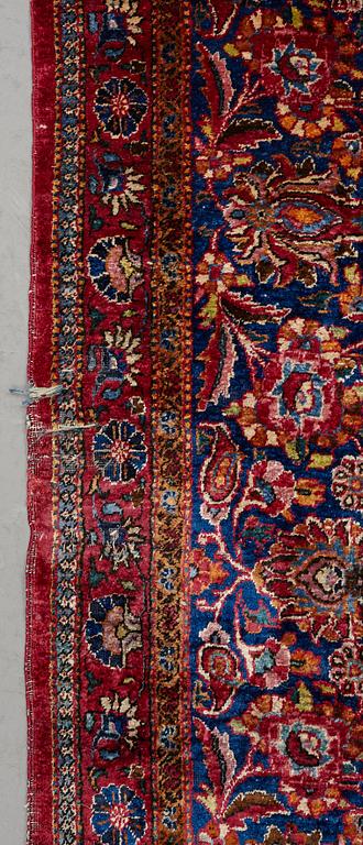 A carpet, a semi-antique silk Kashan, ca 317 x 207-210,5 cm.