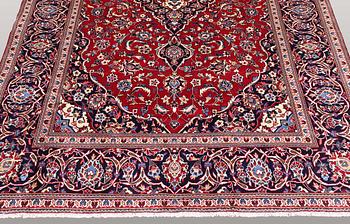 A carpet, Kashan, ca 292 x 196 cm.