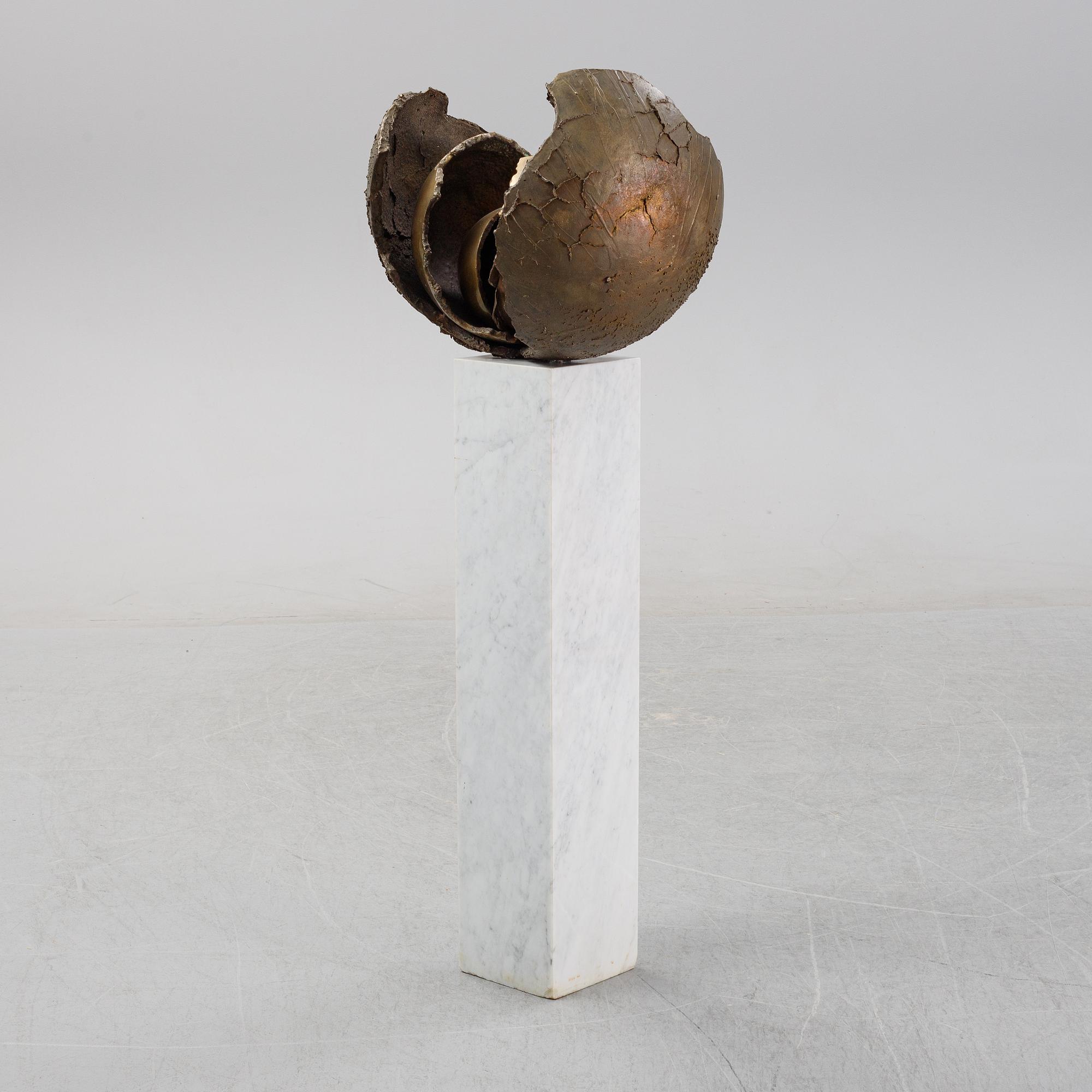 Jens-Flemming Sørensen, skulptur, blankpolerad brons, signerad Jens Flemming och daterad 1974.