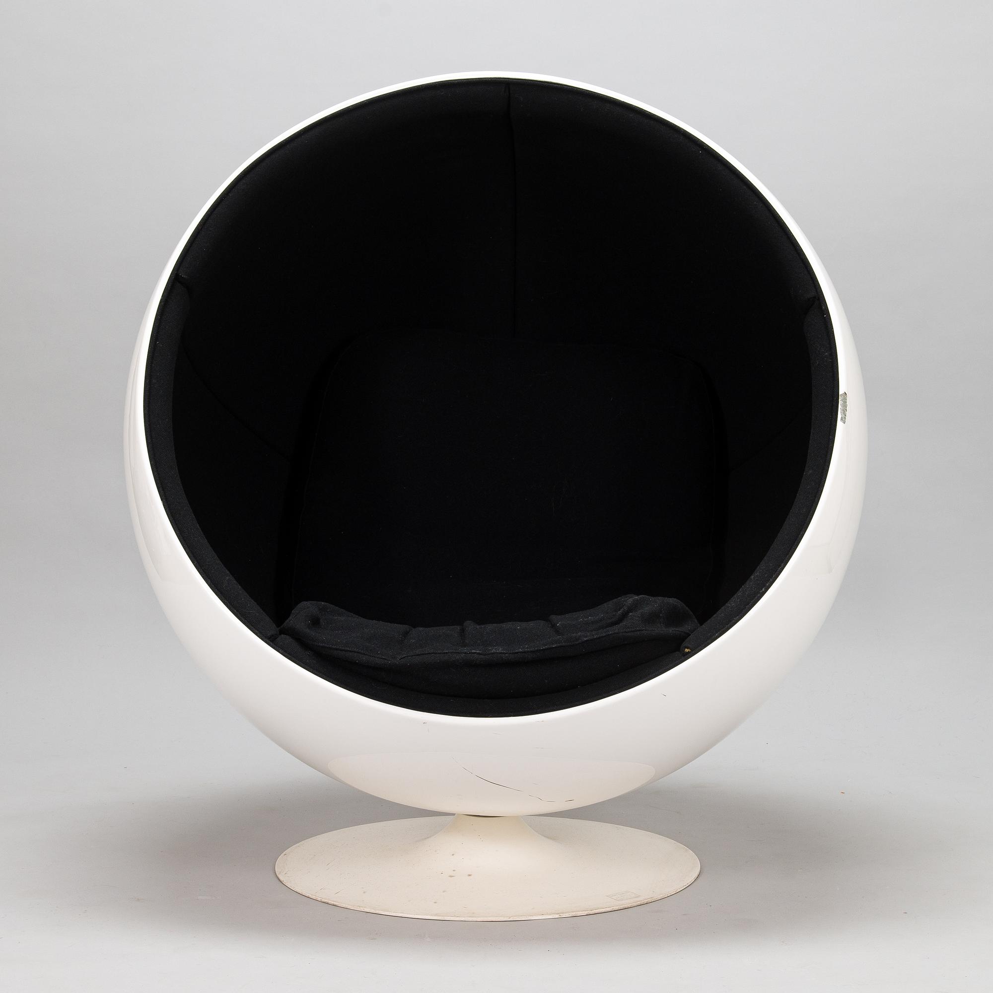 Eero Aarnio, "Pallotuoli", Adelta, 1980-luvun loppu.