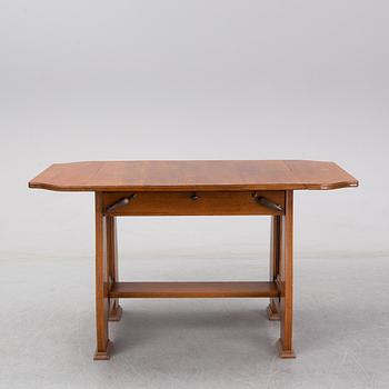 An oak Art Nouveau desk, early 20th Century.