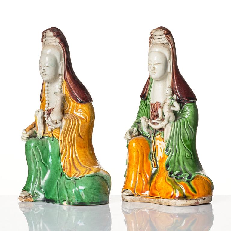 Two bisquit figurines of Guanyin, Qing dynasty, Kangxi (1662-1722).