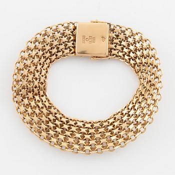 18K gold bracelet.