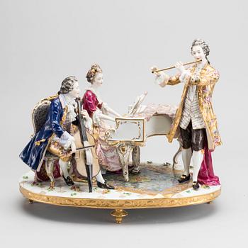 A Rudolstadt-Volkstedt porcelain figurine around 1900.