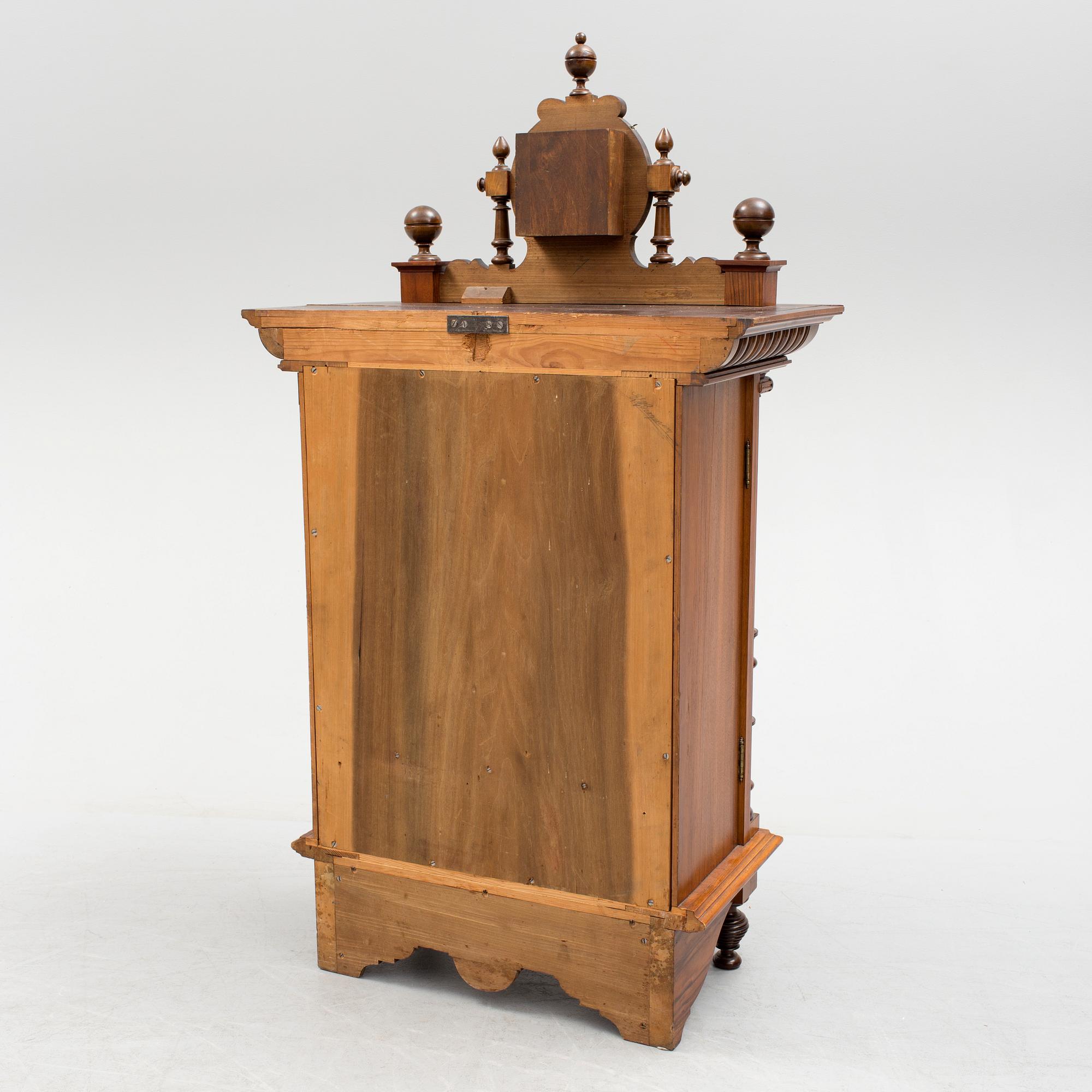 Polyphone with clock in walnut case, late 19th Century.