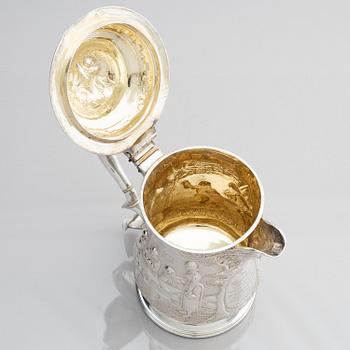 Richard Gurney & Co, dryckeskanna/presentationstrofé med lock, silver, London 1752.