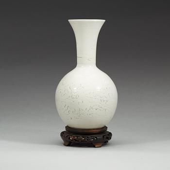A white glazed vase, Qing dynasty (1644-1912).
