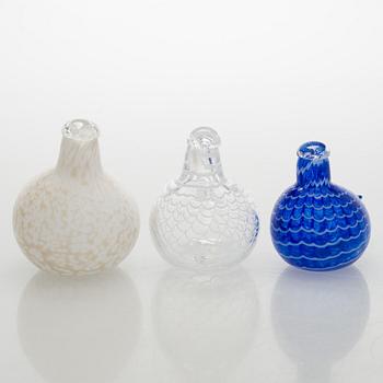 Oiva Toikka, A set of three glass birds, signed O. Toikka Iittala, Finland.