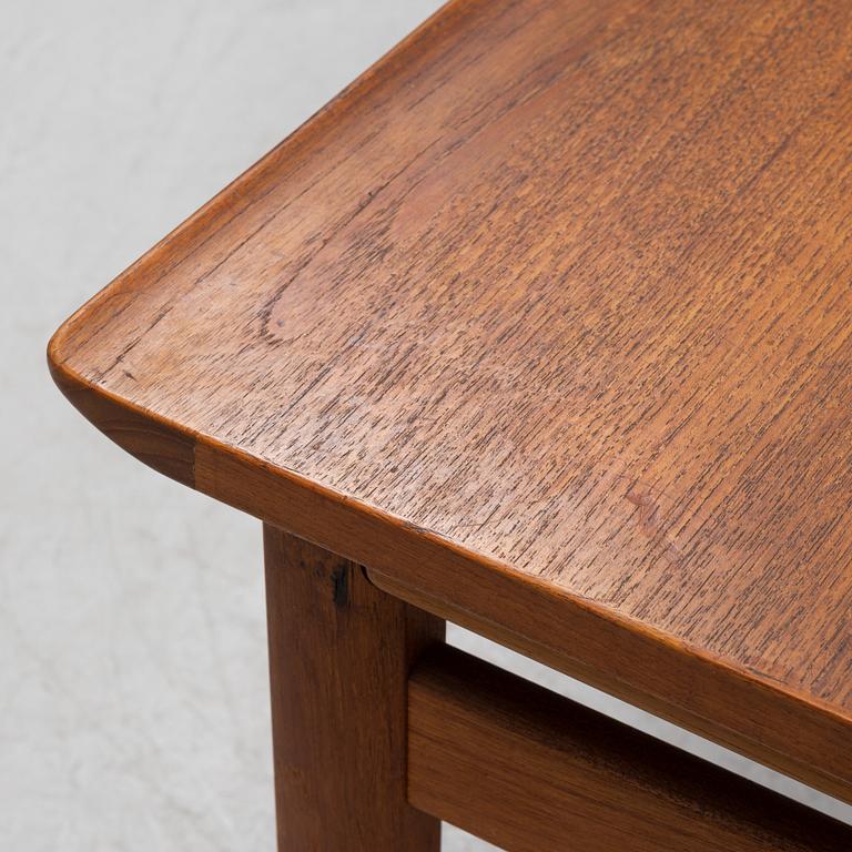 Tove & Edvard Kindt Larsen, a teak-veneered coffee table, Seffle Möbelfabrik, Sweden, 1960's.