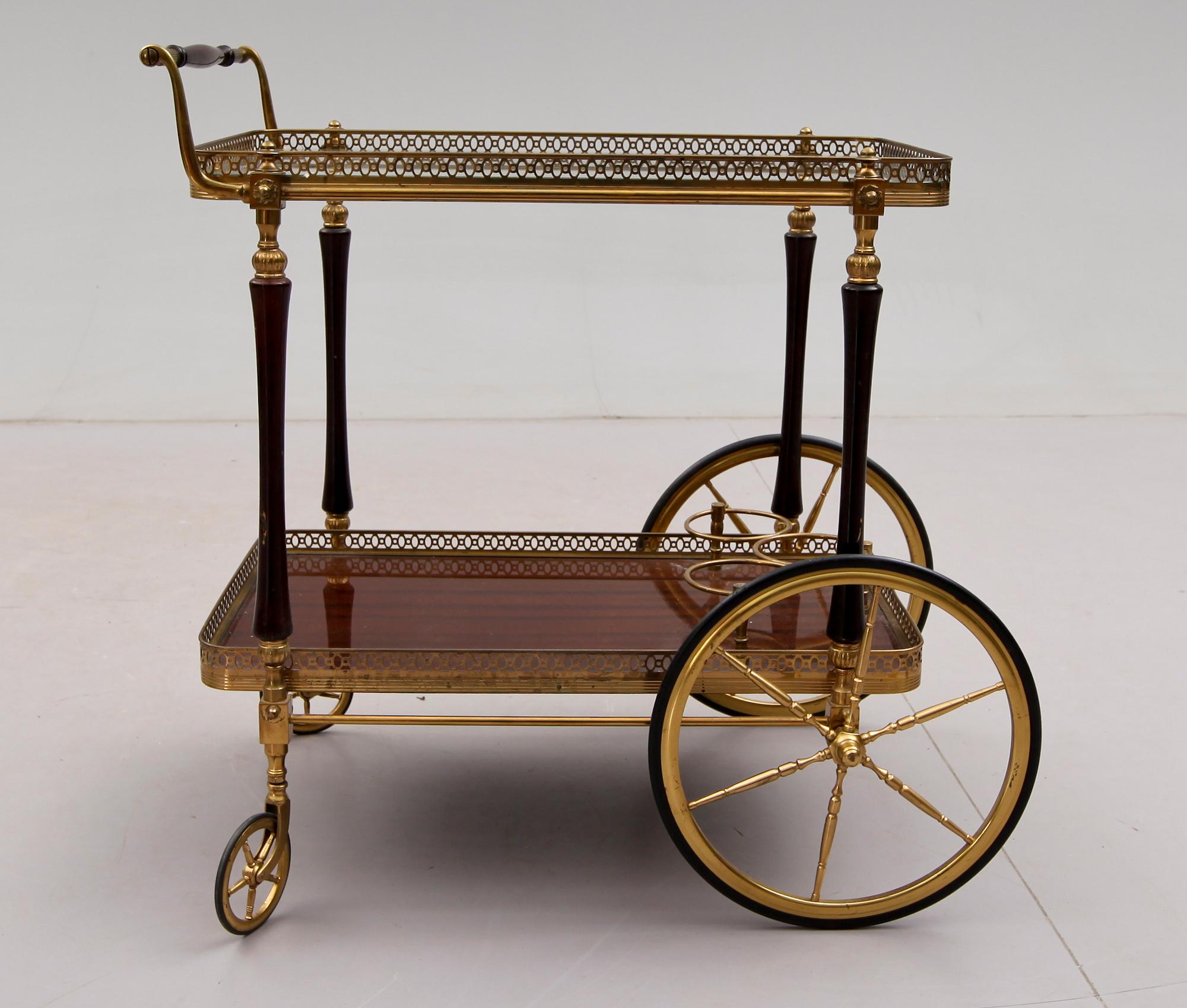 SERVERINGSVAGN, 1900-talets mitt.