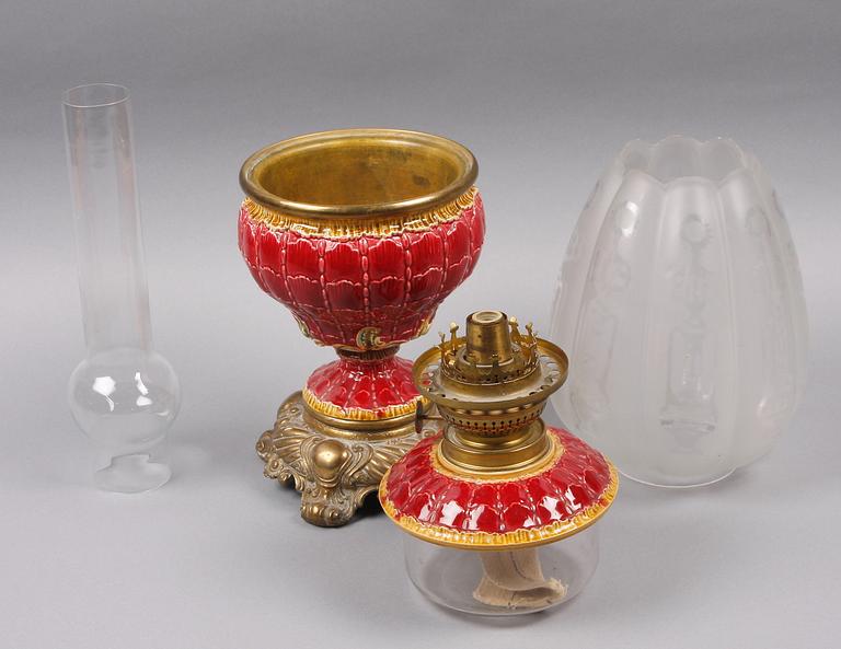 BORDSFOTOGENLAMPA. Majolika, nyrokoko, 1800-talets andra hälft.