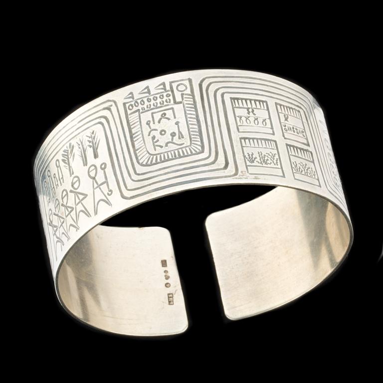 ARMBAND, 2st, silver, Sörlings Konsthantverk, Stockholm, 1972 respektive 1950. Totalvikt ca 115 g.