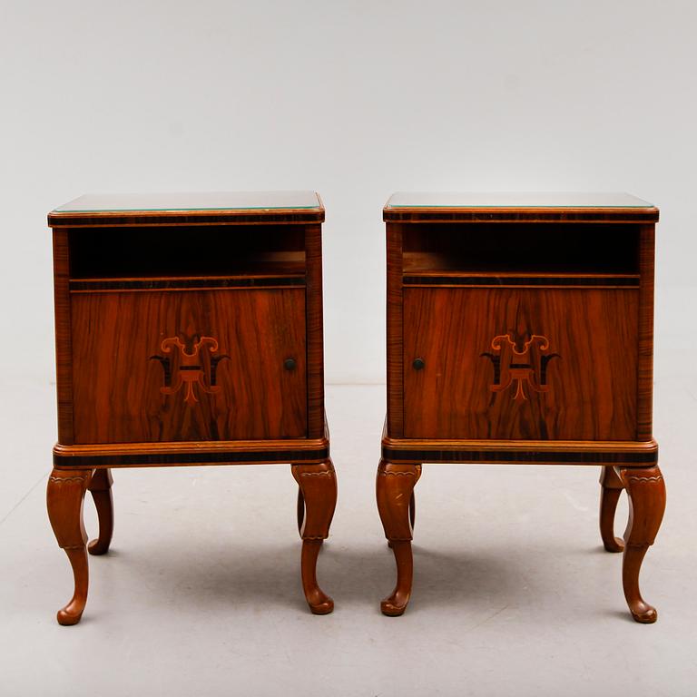 SÄNGBORD, 1 par, 1900-talets första hälft.