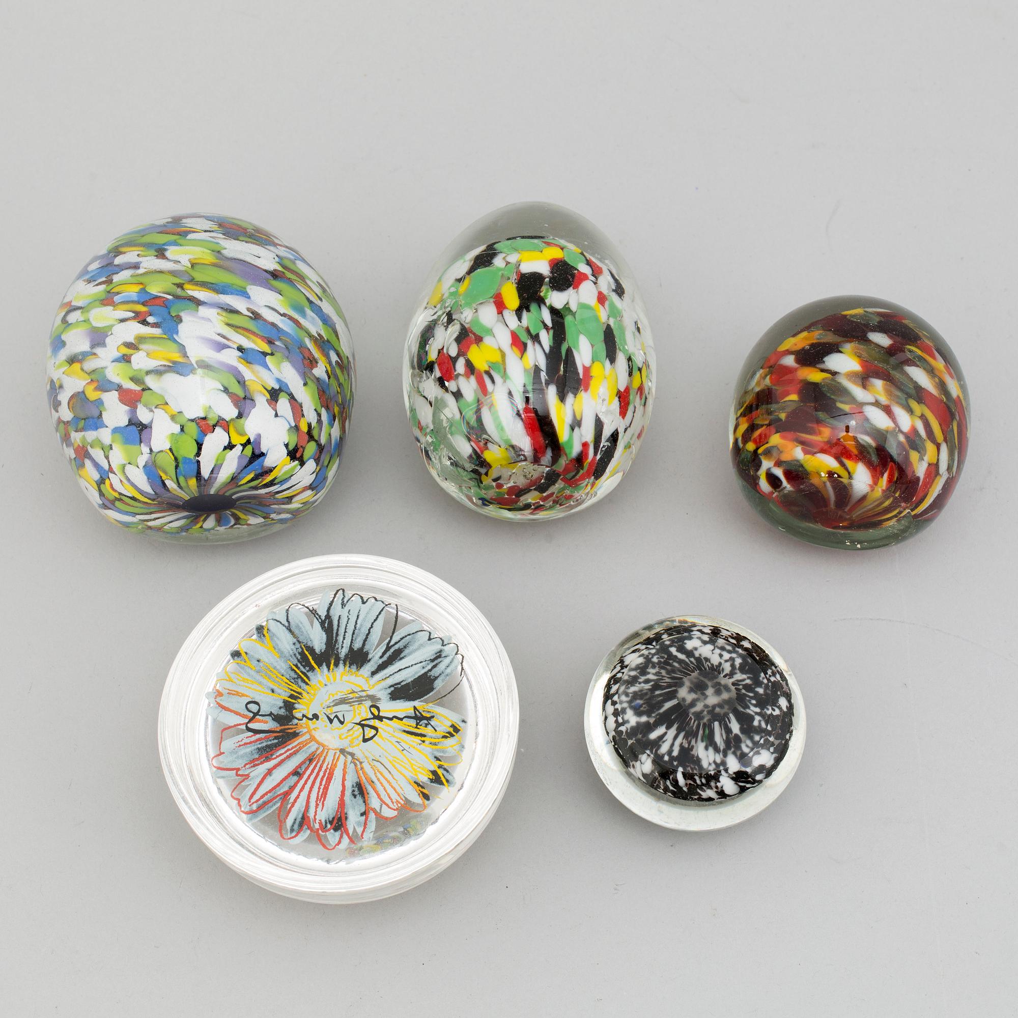 5 glass paperweights, among others Rosenthal.