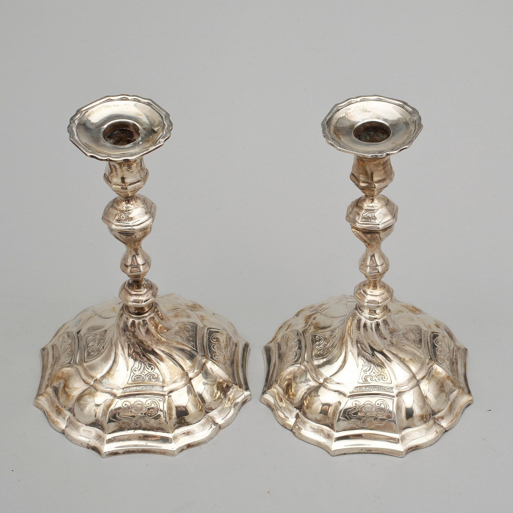 LJUSSTAKAR, ett par, silver, rokokostil, sannolikt Tyskland, 1800-tal. Vikt 530 gram.