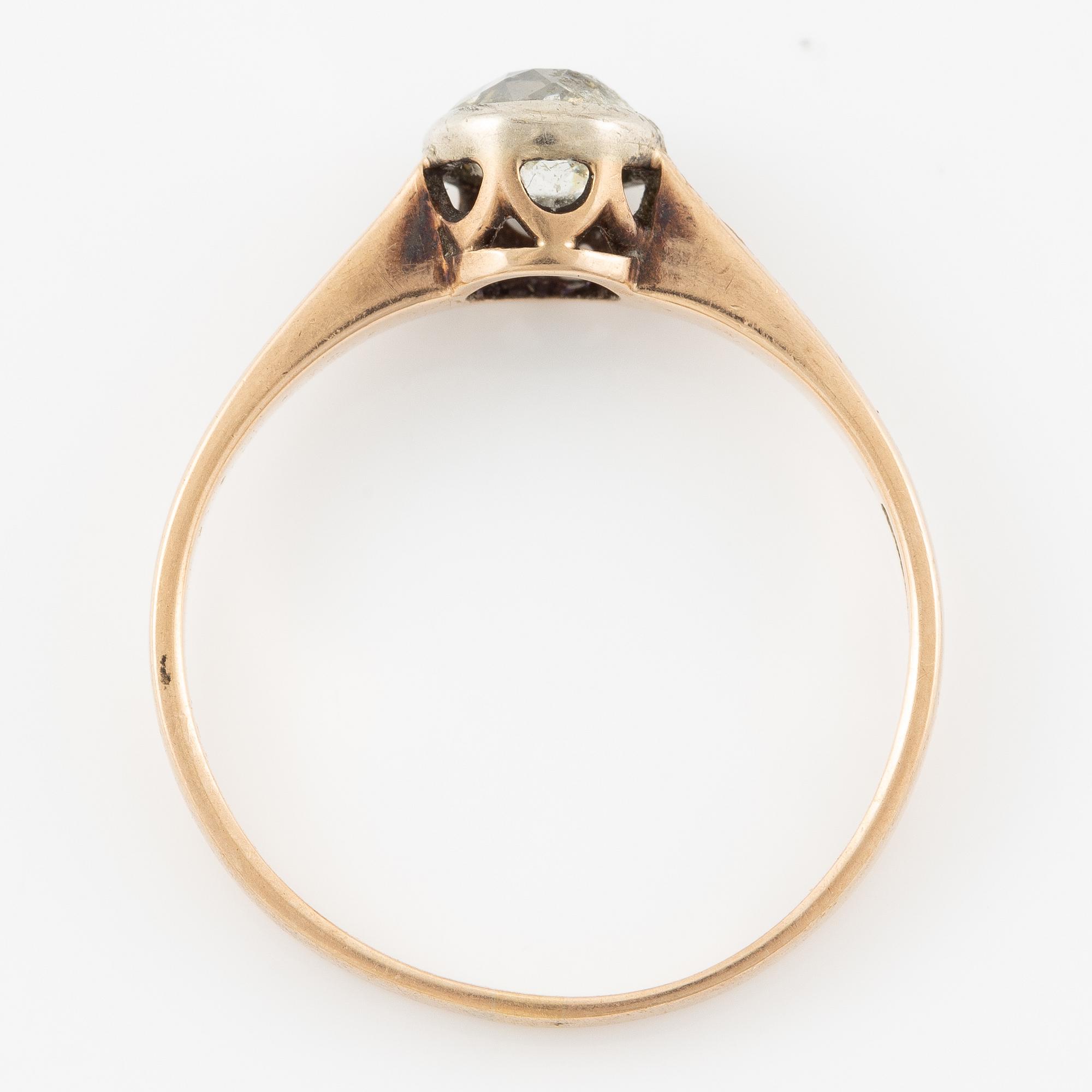 Ring, 14K gold, with old-cut diamond.
